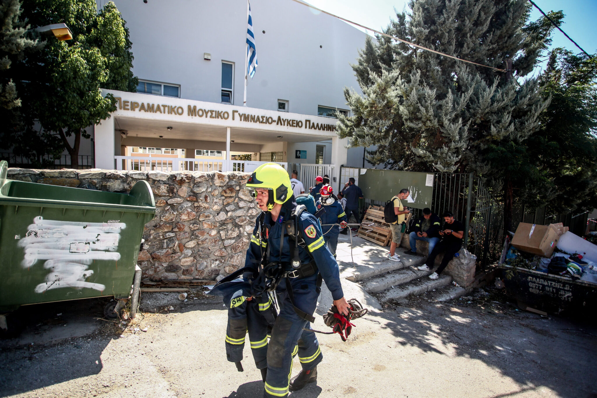 Υπό έλεγχο η φωτιά στο Μουσικό Σχολείο στην Παλλήνη (Βίντεο)