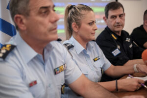 Παρουσίαση από το διευθυντή της διεύθυνσης Αστυνομίας Χανίων, ταξίαρχο Κανέλλο Νικόλαο και την εκπρόσωπο τύπου της ΕΛ.ΑΣ, αστυνόμο β’ Κωνστάντια Δημογλίδου σχετικά με υπόθεση εξάρθρωσης εγκληματικής οργάνωσης, τα μέλη της οποίας δραστηριοποιούνται στη διακίνηση και κατοχή ναρκωτικών ουσιών, οπλισμού, πυρομαχικών και άλλες παράνομες πράξεις. Τρίτη 2 Σεπτεμβρίου 2025 (ΓΙΑΝΝΗΣ ΑΓΓΕΛΑΚΗΣ / EUROKINISSI)