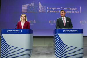 Η Ύπατη Εκπρόσωπος της Ευρωπαϊκής Επιτροπής για τις Εξωτερικές Υποθέσεις Κάγια Κάλας και ο Επίτροπος Εμπορίου Mάρος Σεφτσοβιτς παρουσιάζουν τις εμπορικές συμφωνίες ΕΕ-Mercosur και ΕΕ-Μεξικό, προς επίσημη έγκριση από το Ευρωπαϊκό Κοινοβούλιο και τα μέλη της Ευρωπαϊκής Ένωσης μετά την έγκριση από την Επιτροπή. Τετάρτη 3 Σεπτεμβρίου 2025.