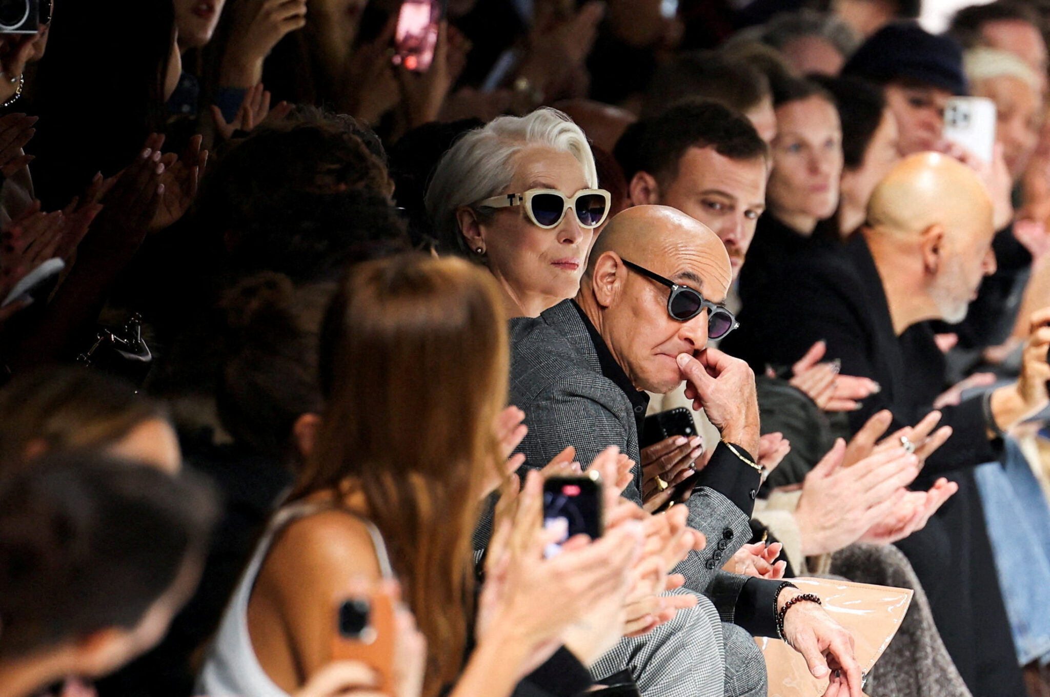 Devil Wears Prada 2: Η Μέριλ Στριπ επιστρέφει ως Μιράντα Πρίσλεϊ σε επίδειξη μόδας Dolce & Gabbana – Απέναντί της η Άννα Γουίντουρ (Βίντεο)