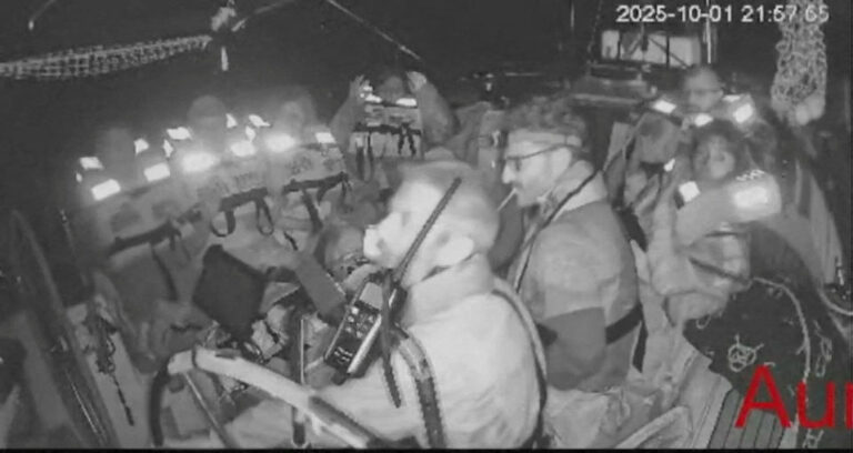 Ο ισραηλινός στρατός αναχαιτίζει το στόλο βοήθειας για τη Γάζα-Οι ακτιβιστές τέθηκαν υπό κράτηση και μεταφέρθηκαν στην Ασντόντ