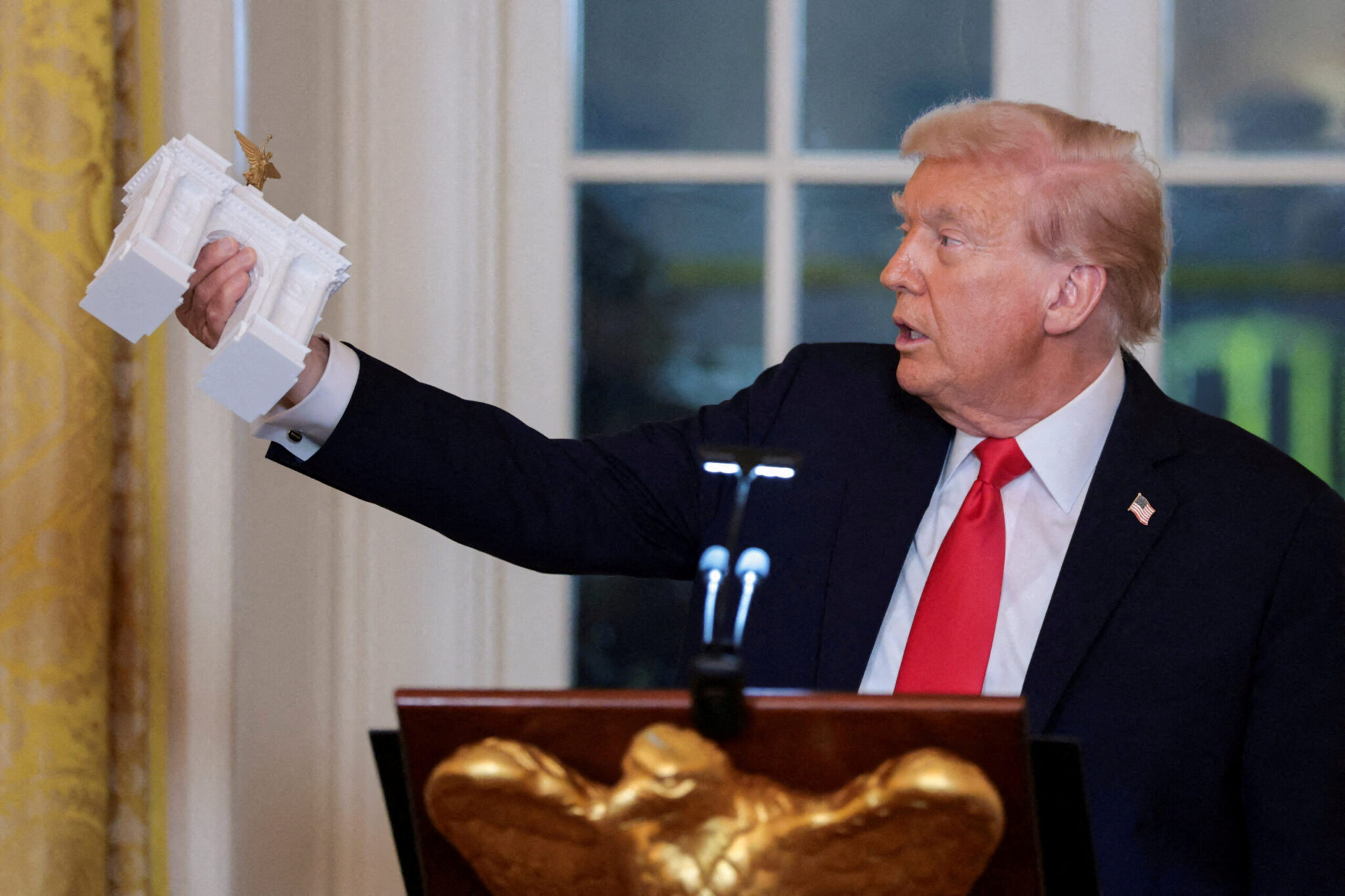 Arc de Trump: Ο Τραμπ θέλει τη δική του «Αψίδα του Θριάμβου» στην Ουάσιγκτον και παρουσίασε ήδη τις μακέτες (βίντεο)