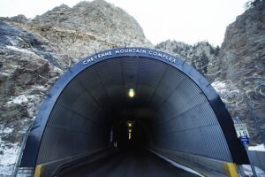 Σπάνια στιγμιότυπα: Το άκρως απόρρητο βουνό-καταφύγιο που προορίζεται για τον Τραμπ σε περίπτωση πυρηνικού πολέμου (Φωτογραφίες)