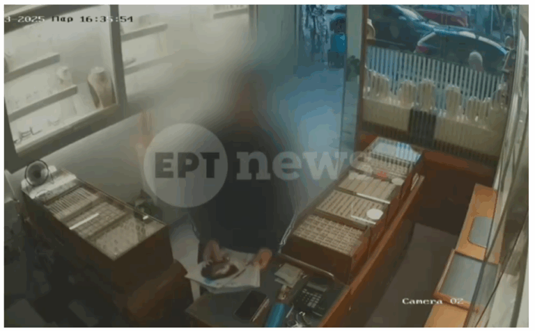 Νέα Ιωνία: Προσποιήθηκε τον πωλητή φυλλαδίων και έκλεψε κινητό – Τον «τσάκωσε» η κάμερα (Βίντεο)