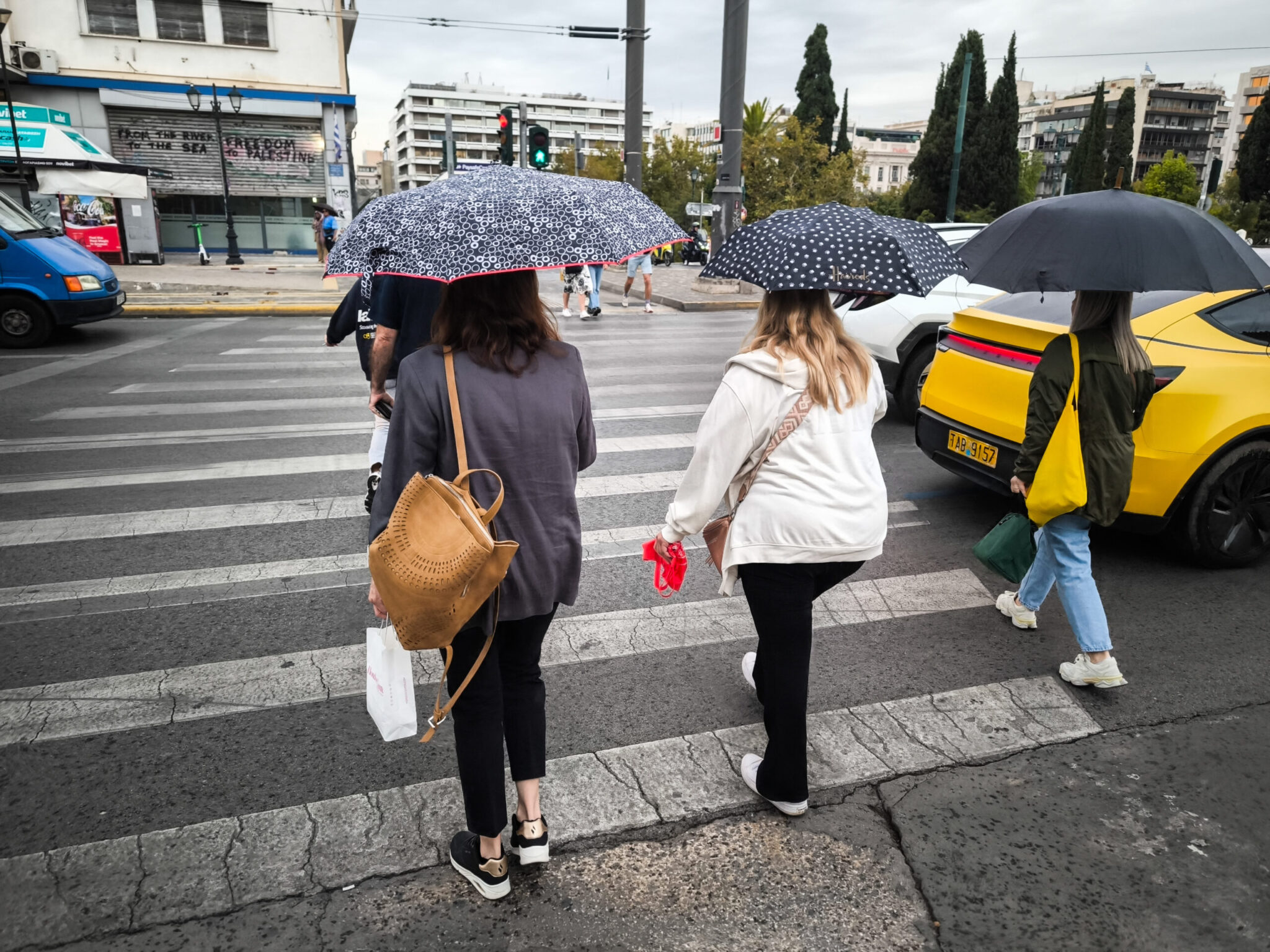 Καιρός: Νέο έκτακτο δελτίο της ΕΜΥ, πού χτυπά το κύμα κακοκαιρίας με καταιγίδες και ισχυρούς ανέμους – 112 για Λακωνία, έπεσαν τα πρώτα χιόνια