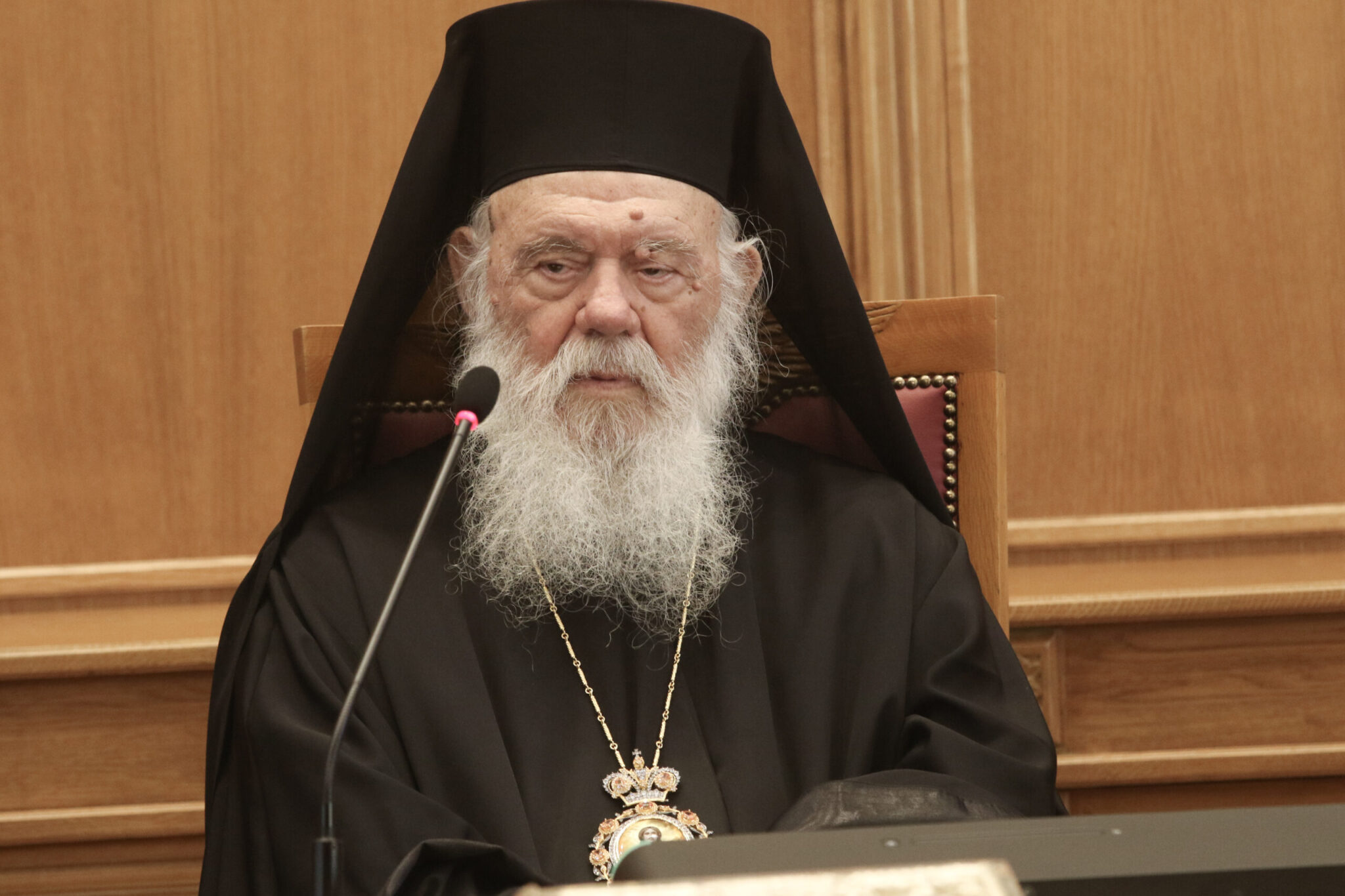 Εξιτήριο για τον Αρχιεπίσκοπο Ιερώνυμο – «Ολα καλά» δήλωσε χαμογελαστός
