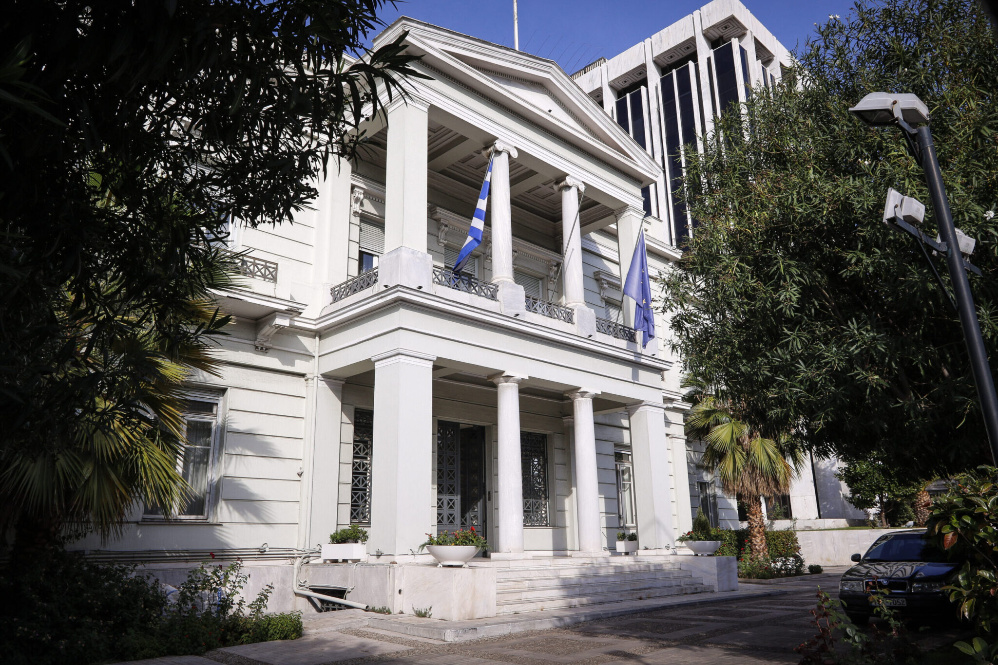 Η εξωτερική πολιτική ως «ντέρμπι αιωνίων»
