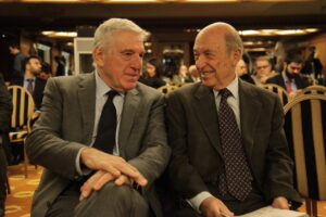 Φωτογραφία αρχείου Eurokinissi: Κώστας Σημίτης και Γιάννος Παπαντωνίου, οι πρωταγωνιστές των αποφάσεων που οδήγησαν στην ελληνική αποχή από τη συμπαραγωγή των Eurofighter στις αρχές της δεκαετίας του 2000.