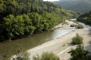Η ΓΕΦΥΡΑ ΜΠΑΝΙΑ (ΜΕΤΑΞΥ ΘΕΡΜΟΥ ΚΑΙ ΝΑΥΠΑΚΤΟΥ) ΓΝΩΣΤΗ ΑΠΟ ΤΗΝ ΙΣΤΟΡΙΑ ΤΗΣ ΑΠΟ ΤΗΝ ΓΕΡΜ,ΑΝΙΚΗ ΚΑΤΟΧΗ ΚΑΙ Ο ΕΥΗΝΟΣ ΠΟΤΑΜΟΣ ΟΠΟΥ ΣΤΟ ΣΥΓΚΕΚΡΙΜΕΝΟ ΣΗΜΕΙΟ ΞΕΚΙΝΟΥΝ ΚΑΘΕ ΧΡΟΝΟ ΑΓΩΝΕΣ ΚΑΝΟ ΚΑΓΙΑΚ ΚΑΙ ΡΑΦΤΙΓΚ(ΦΥΣΙΚΑ ΤΟΝ ΧΕΙΜΩΝ ΤΟ ΠΟΤΑΜΙ ΕΙΝΙΑ ΓΕΜΑΤΟ ΑΠΟ ΝΕΡΟ) )-ΦΩΤΟ ΧΡΗΣΤΟΣ ΜΠΟΝΗΣ-EUROKINISSI