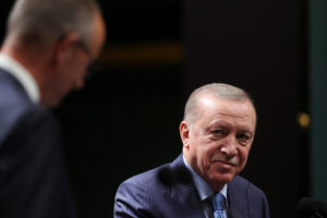 Ο Τούρκος πρόεδρος Ταγίπ Ερντογάν παρευρίσκεται σε συνέντευξη Τύπου με τον Γερμανό καγκελάριο Φρίντριχ Μερτς στο Προεδρικό Μέγαρο στην Άγκυρα, Τουρκία, στις 30 Οκτωβρίου 2025. REUTERS/Umit Bektas