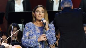 Η Έλενα Παπαρίζου