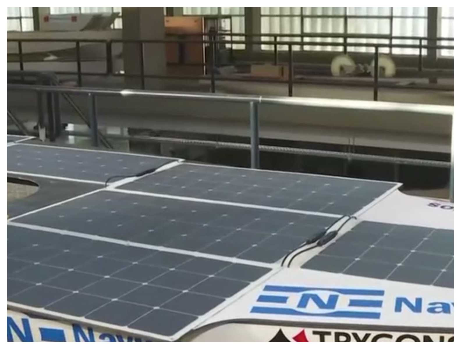 Φοιτητές στο ΕΜΠ παρουσίασαν το πρώτο ηλιακά κινούμενο σκάφος – Ο τρόπος που δουλεύει (βίντεο)