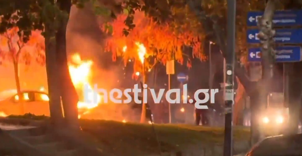ΛΕΞ: Βίντεο από τα σοβαρά επεισόδια στη Θεσσαλονίκη μετά τη συναυλία – Βροχή μολότοφ και καμένα αυτοκίνητα 