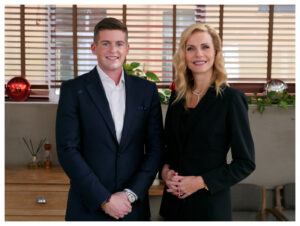 Η εκδότης της HuffPost Έμη Λιβανίου με τον Τάιλερ Μακμπέθ