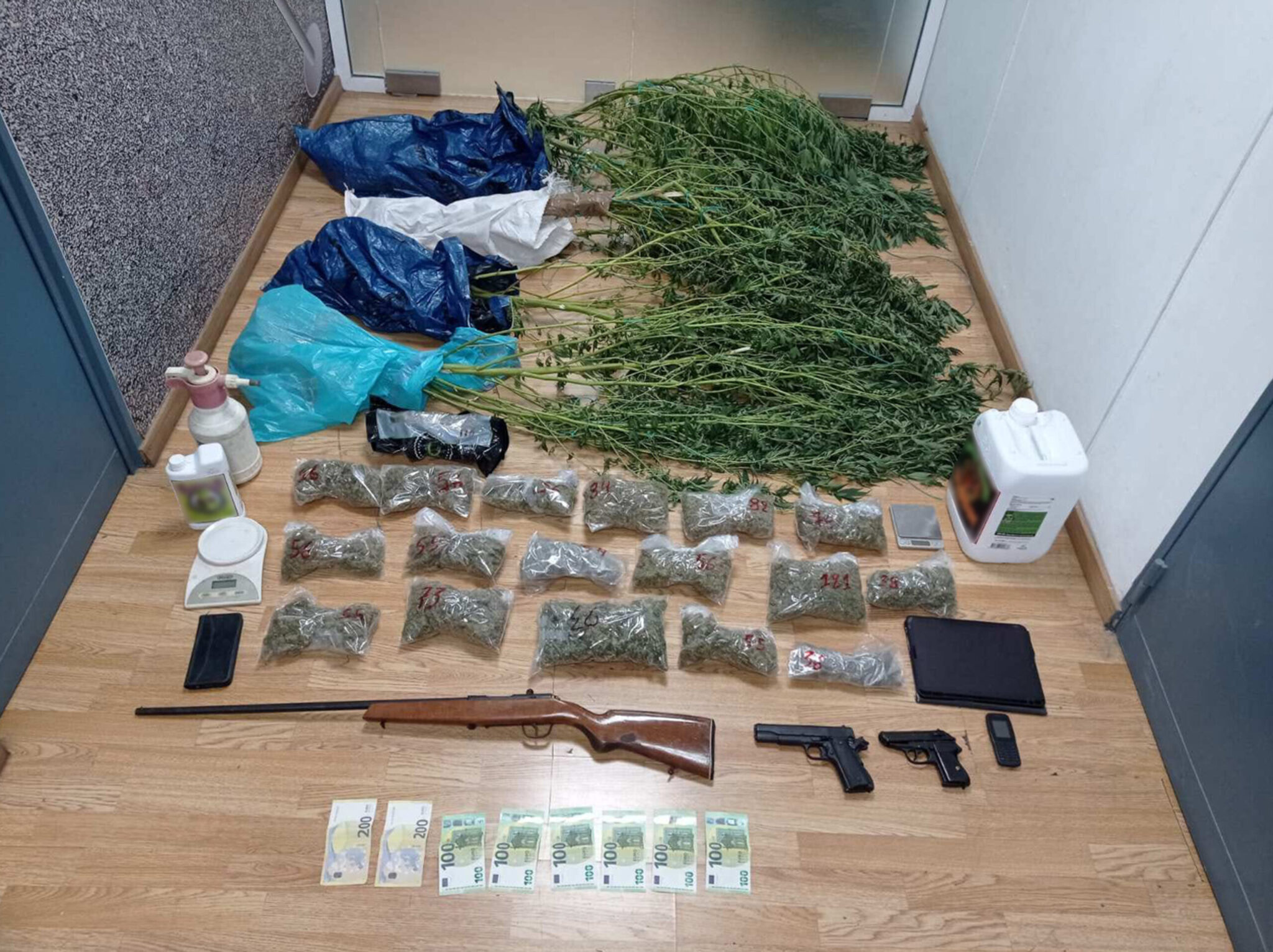 Κρήτη: Τουλάχιστον 10 οικογένειες στο στόχαστρο της ΕΛ.ΑΣ για εγκληματική δράση – Εισβολές σε σπίτια για όπλα και ναρκωτικά