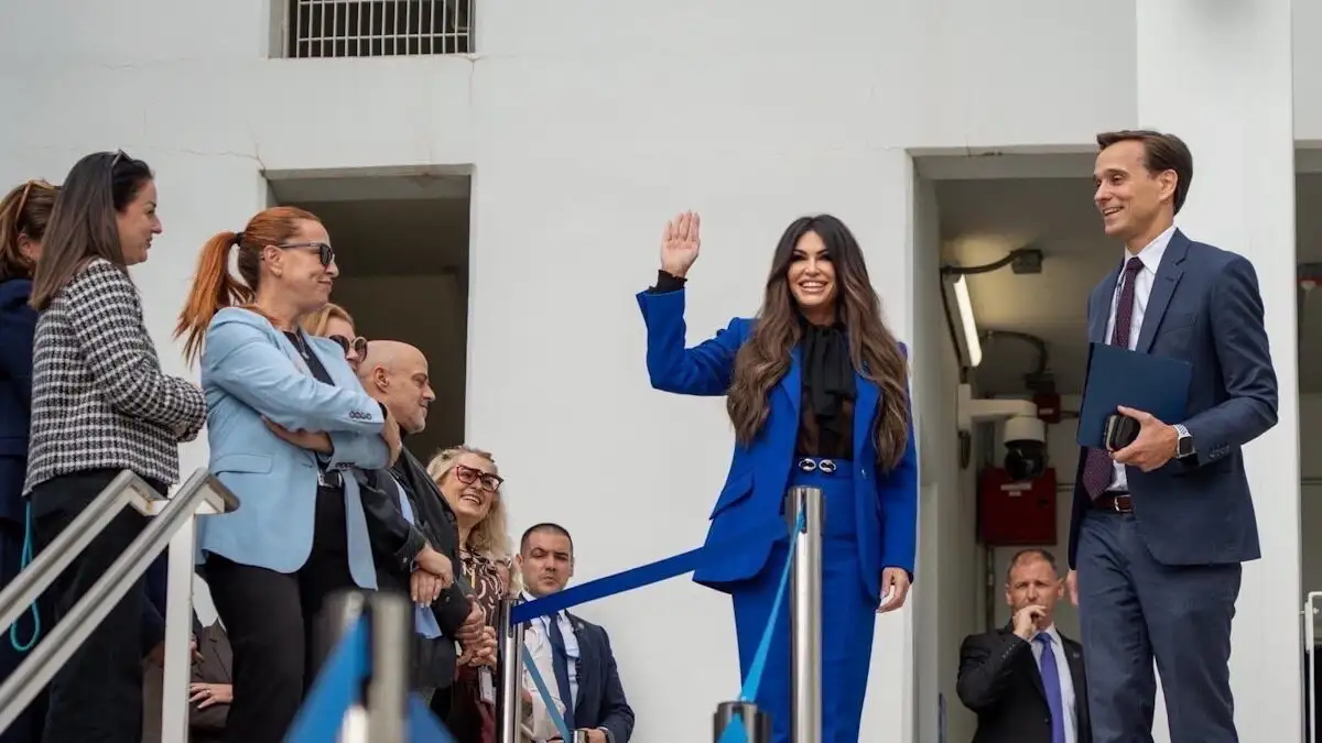 Κίμπερλι Γκίλφοϊλ: Σε συνάντηση με την ομάδα της Αμερικανικής Αποστολής στην Ελλάδα – Την Τρίτη θα συναντηθεί με Τασούλα και Γεραπετρίτη