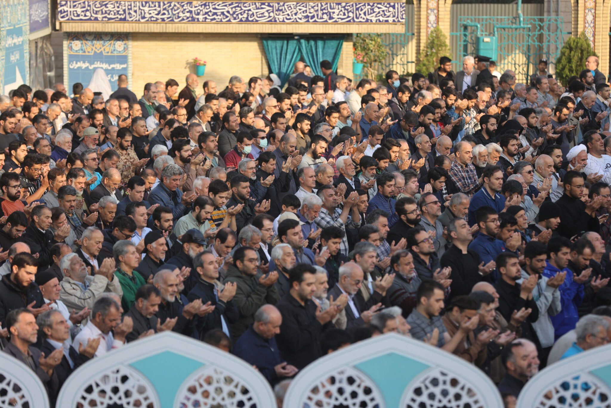 Χωρίς βροχή και με άδεια φράγματα: Κάνουν προσευχές να βρέξει στην Τεχεράνη – Τα αποθέματα νερού έχουν πέσει στο 8% (βίντεο)