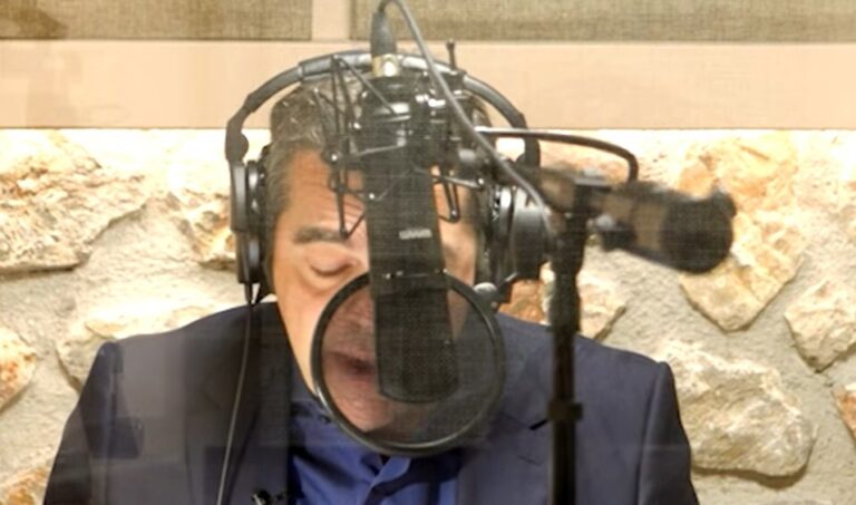 Τσίπρας: Η επίσημη προδημοσίευση του βιβλίου του «Ιθάκη» – «Το δημοψήφισμα ήταν δική μου απόφαση» (βίντεο)