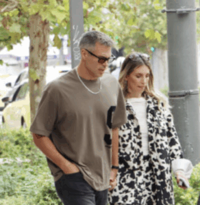 Αθηνά Οικονομάκου – Μπρούνο Τσερέλα: Μετά το… τρίποντο στην καρδιά τους χαλαρή βόλτα στο κέντρο της Αθήνας