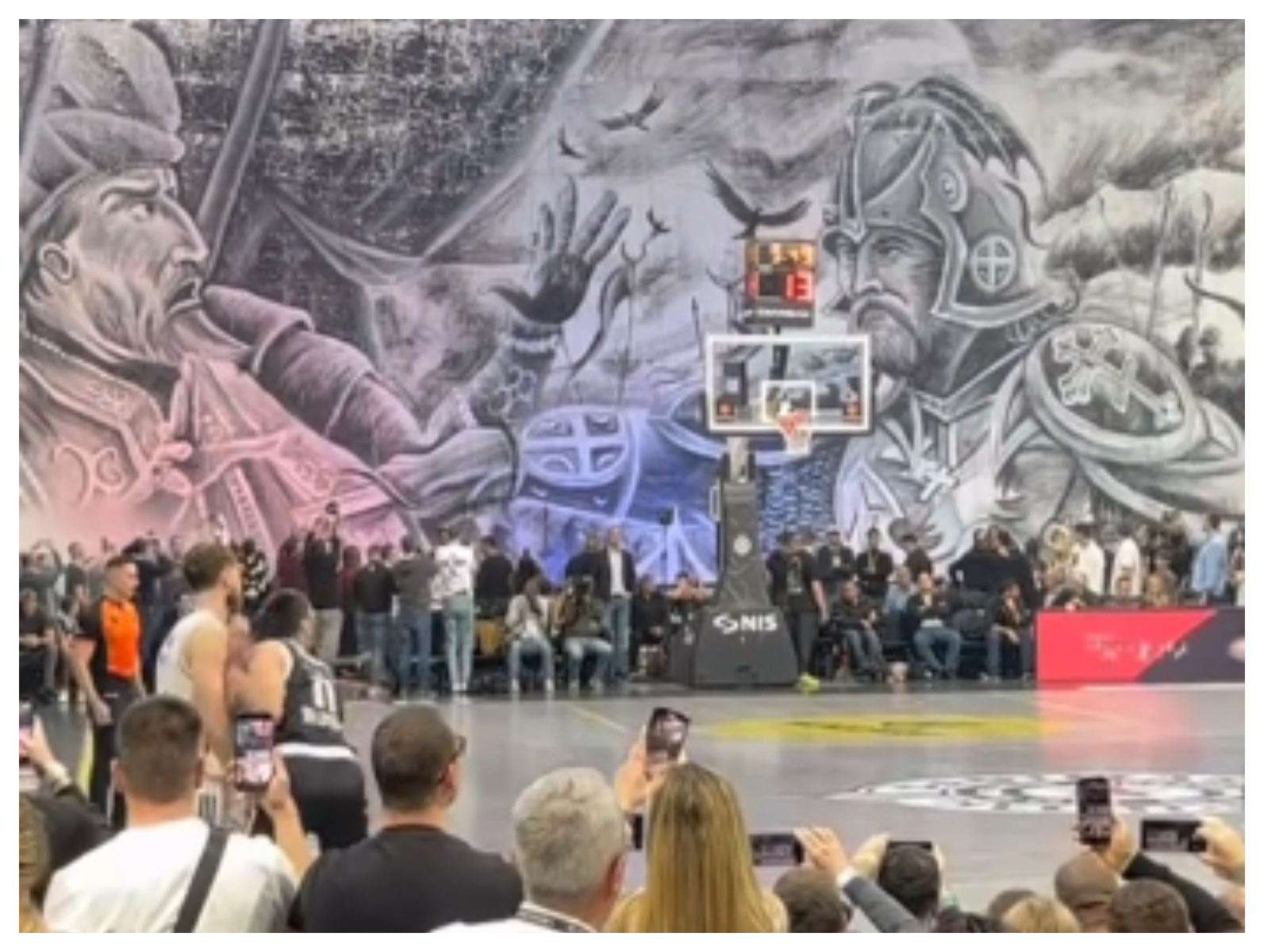 Οπαδοί της Παρτίζαν σήκωσαν πανό με Σέρβο ιππότη να σκοτώνει σουλτάνο – Αντιδράσεις στην Τουρκία (Βίντεο)