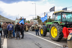 ΔΙΑΜΑΡΤΥΡΙΑ ΑΓΡΟΤΩΝ ΚΑΙ ΚΤΗΝΟΤΡΟΦΩΝ ΣΤΗΝ ΑΠΟΚΕΝΤΡΩΜΕΝΗ ΔΙΟΙΚΗΣΗ ΚΡΗΤΗΣ (ΣΤΕΦΑΝΟΣ ΡΑΠΑΝΗΣ/EUROKINISSI)