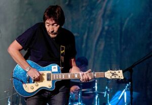 Chris Rea: Η ιστορία πίσω από το «Driving Home for Christmas», το τραγούδι που έγινε σύμβολο των γιορτών