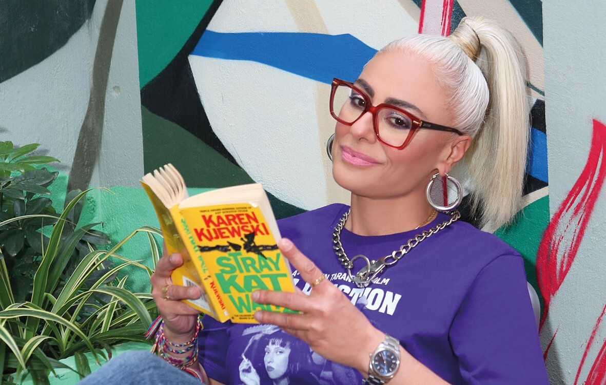 Η Άρια Καλύβα στην κάμερα της HuffPost: «Ο Γιώργος Λιάγκας είναι θυελλώδης τηλεοπτικός έρωτας»