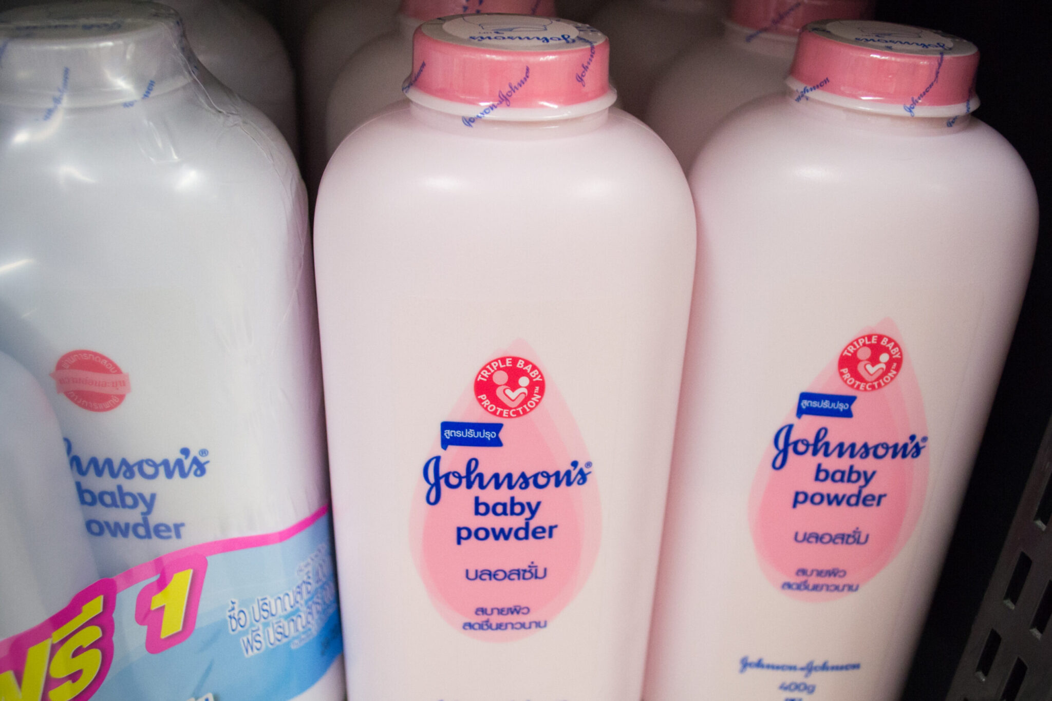Johnson & Johnson: Καταδικάστηκε να καταβάλει 40 εκατ. δολάρια σε απoζημιώσεις για το καρκινογόνο ταλκ της