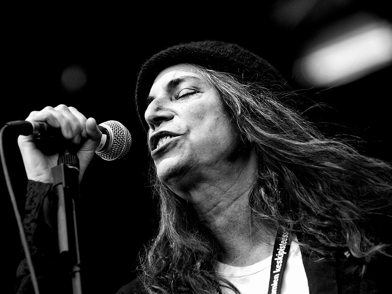 H Patti Smith στον Λυκαβηττό: Tο «PeopleHavethePower» επιστρέφει σε μια γενιά που παίρνει τη κατάσταση στα χέρια της (Βίντεο)