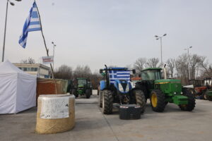 Μπλόκο αγροτών και κτηνοτρόφων στον Προμαχώνα Σερρών, Πέμπτη 18 Δεκεμβρίου 2025. (ΒΑΣΙΛΗΣ ΒΕΡΒΕΡΙΔΗΣ/ΜΟΤΙΟΝΤΕΑΜ)