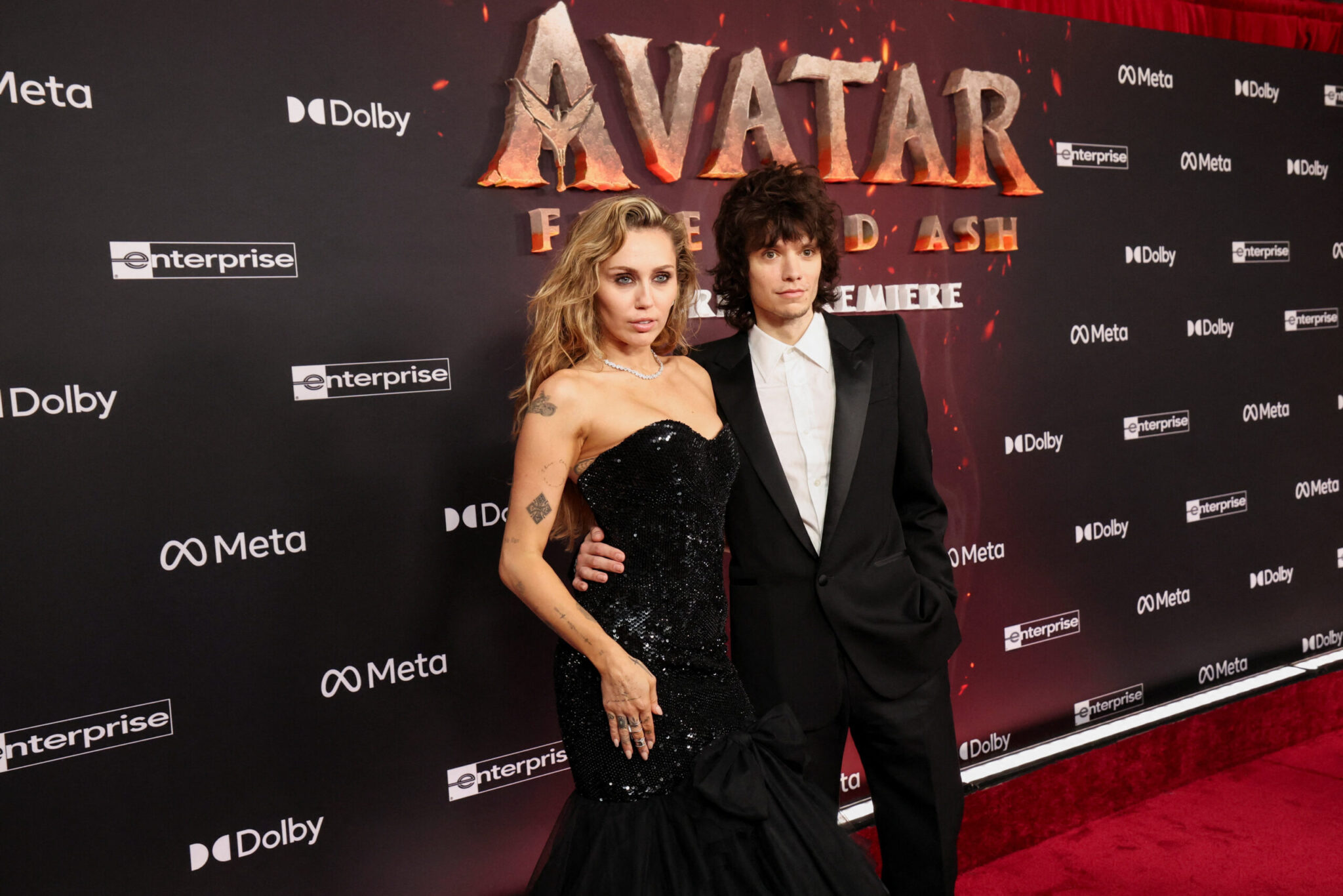 «Ήταν Black Friday!»: Η επική ατάκα της Μάιλι Σάιρους για το δαχτυλίδι αρραβώνα της που έγινε viral (βίντεο)