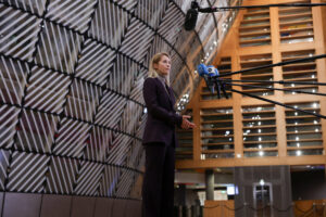 Η ύπατη εκπρόσωπος της ΕΕ για την Εξωτερική Πολιτική και την Πολιτική Ασφάλειας και αντιπρόεδρος της Ευρωπαϊκής Επιτροπής Κάγια Κάλας, προσερχόμενη στο Συμβούλιο Υπουργών Εξωτερικών της ΕΕ στις Βρυξέλλες, 15 Δεκεμβρίου 2025. REUTERS/Omar Havana