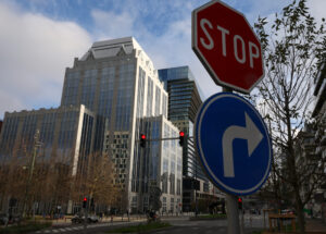 Η έδρα της Euroclear στις Βρυξέλλες. Στον βελγικό χρηματοπιστωτικό θεματοφύλακα τηρείται το μεγαλύτερο μέρος των παγωμένων ρωσικών κρατικών περιουσιακών στοιχείων. Βρυξέλλες, 5 Δεκεμβρίου 2025. REUTERS/Yves Herman