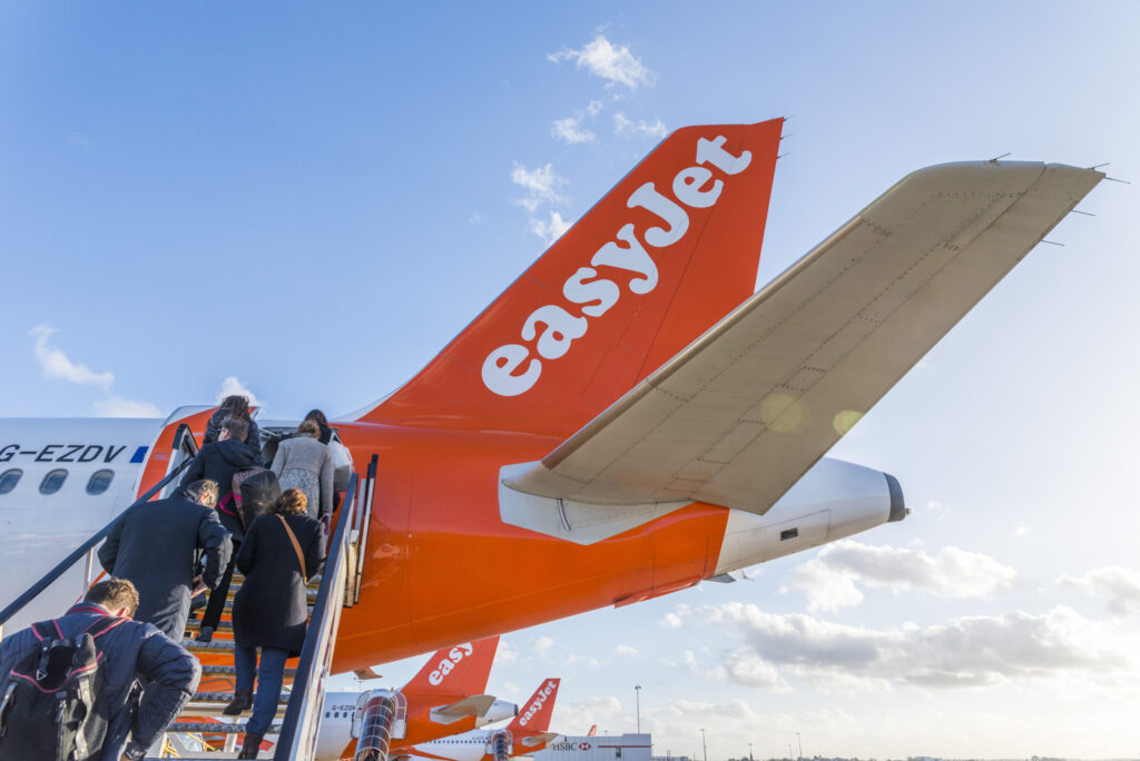 Easyjet Posts Προειδοποίηση στην EasyJet για την «παραπλανητική» χρέωση των 6 ευρώ ...