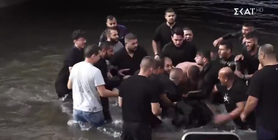 Επεισοδιακά Θεοφάνια στη Φλώρινα: Επαιξαν «τίμιο ξύλο» για τον Σταυρό (Βίντεο)