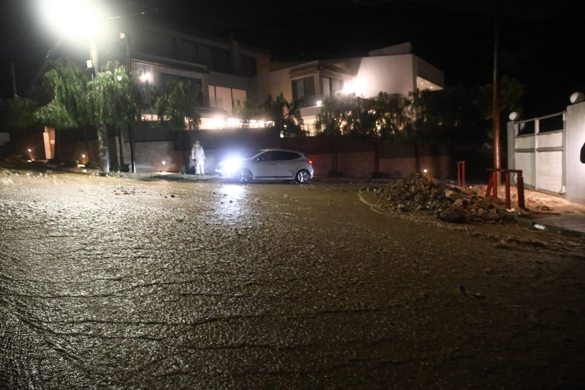 Κακοκαιρία: Γιατί η έντονη βροχόπτωση έπνιξε τα Νότια Προάστια – Οι τρεις λόγοι