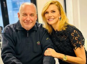 Ένας χρόνος στην οικογένεια της HuffPost: Η κορυφαία ψηφιακή εφημερίδα – Δημοσιογραφία με ελευθερία και ευθύνη – Άρθρο του Τέρενς Κουίκ