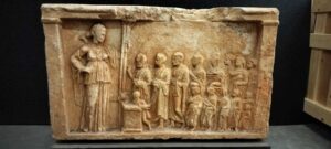 Αττικό μαρμάρινο αναθηματικό ανάγλυφο του β' μισού 4ου αι π. Χ.