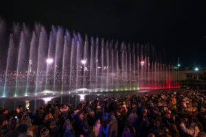 ΚΠΙΣΝ_Παραμονή-Πρωτοχρονιάς_Τα-Χορογραφημένα-Σιντριβάνια_Φωτογραφία_Γιάννης-Κουσκούτης.jp