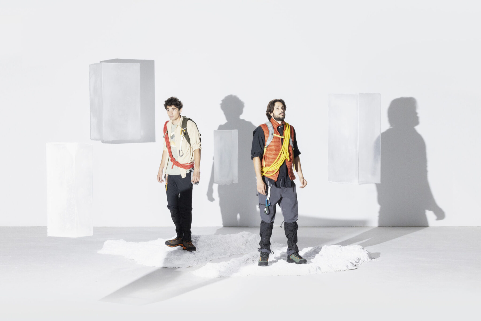 Ο Mariano Pensotti στη Στέγη με «Μια αχόρταγη σκιά»