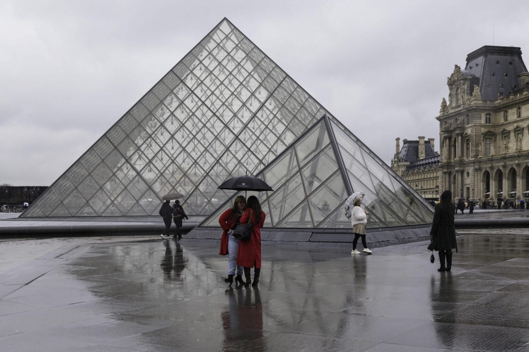 Λούβρο: Απάτη εκατομμυρίων με εισιτήρια – Ξεναγοί και υπάλληλοι μεταξύ των υπόπτων