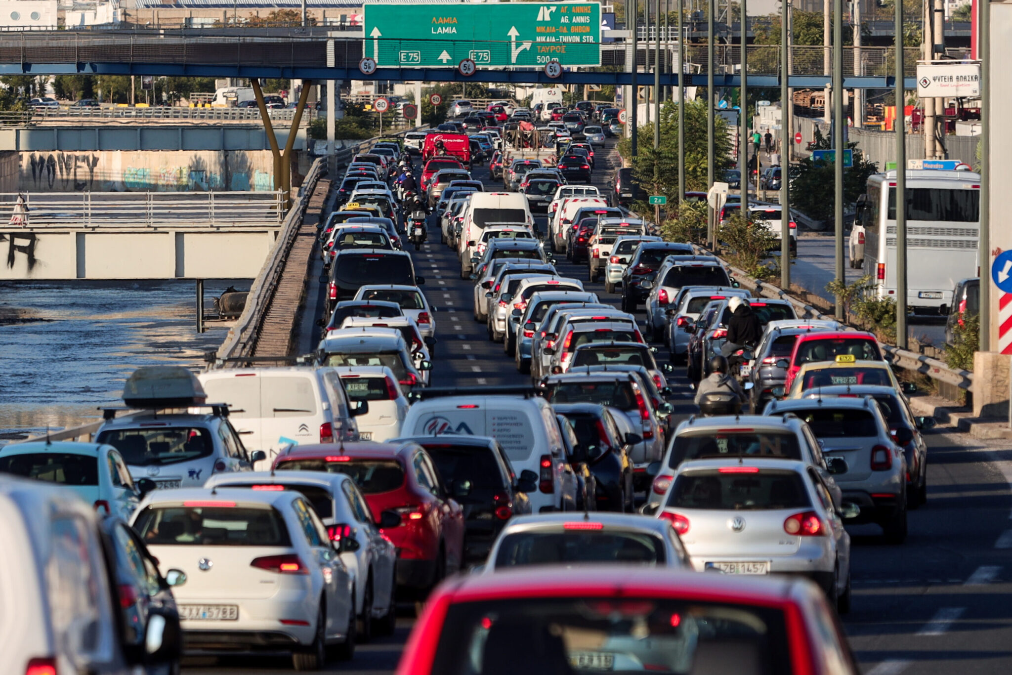 Κυκλοφοριακό «χάος» σε Κηφισό και Λεωφόρο Αθηνών- Κλειστές 5 είσοδοι της Αττικής Οδού
