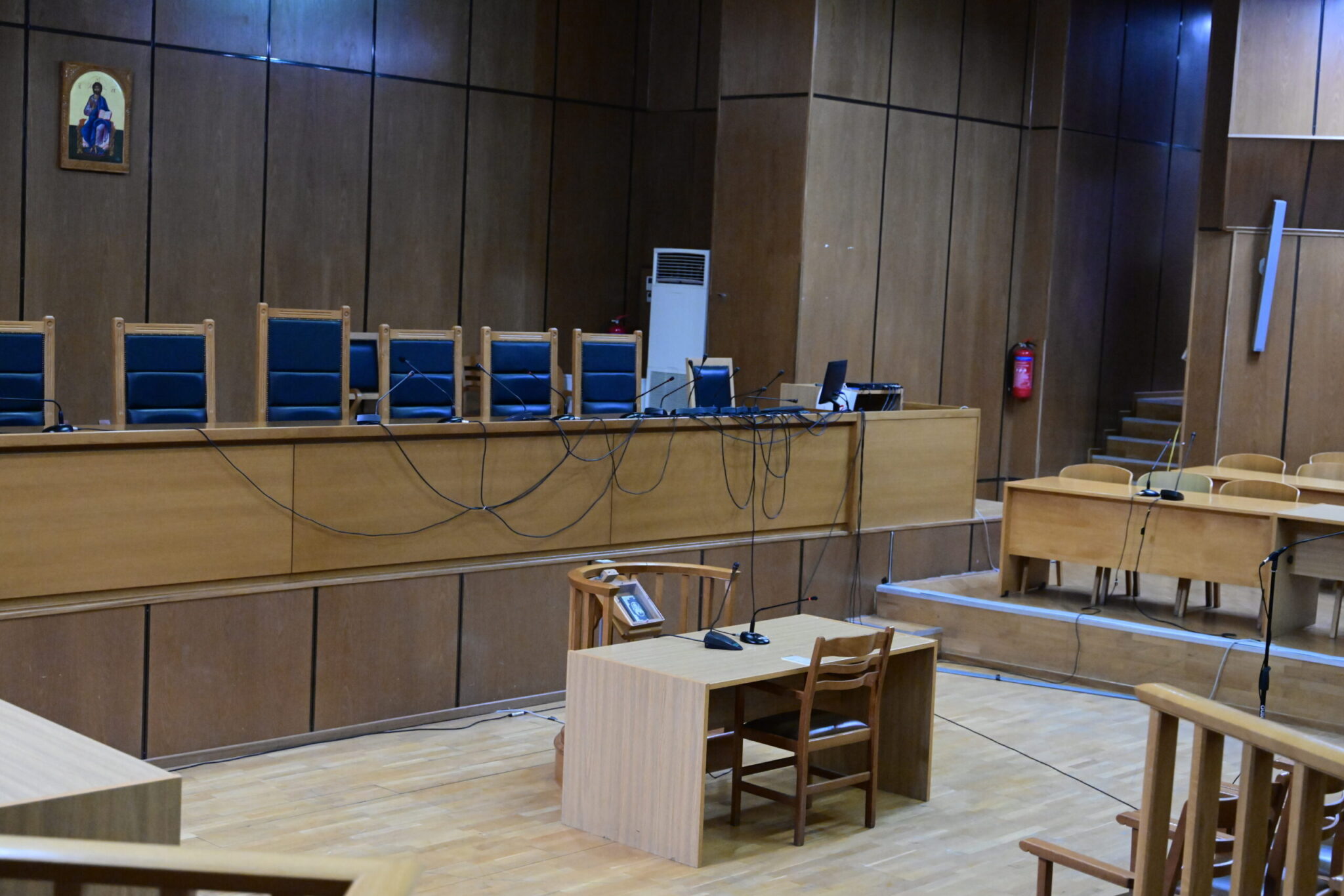 Θεσσαλονίκη: Ελεύθερη με όρους η 55χρονη που κατηγορήθηκε ότι βίαζε τον ανήλικο γιο της οικιακής της βοηθού