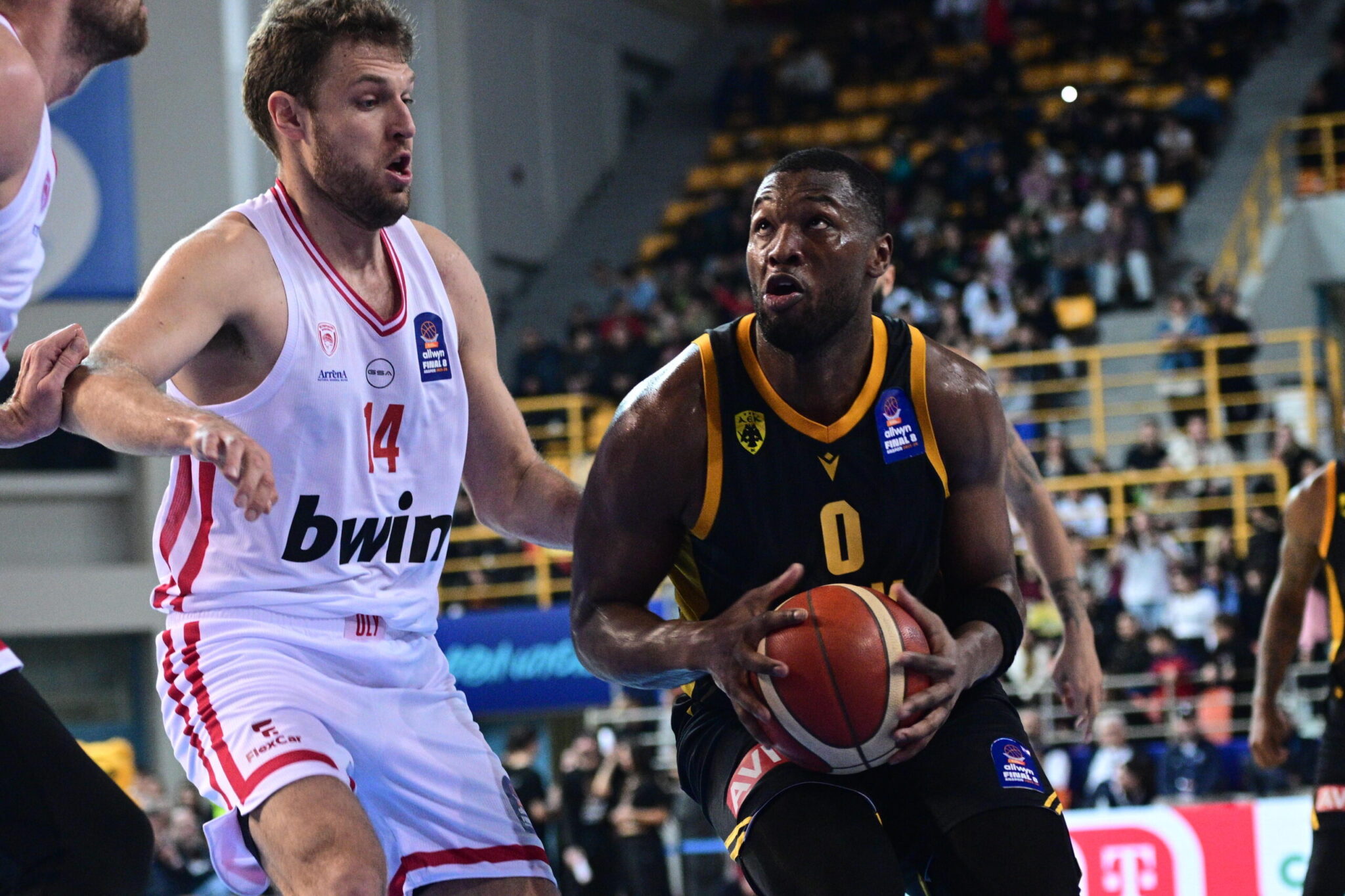 Ο Ολυμπιακός προκρίθηκε στα ημιτελικά του Κυπέλλου Ελλάδας κερδίζοντας εύκολα 81-67 την «λαβωμένη» ΑΕΚ