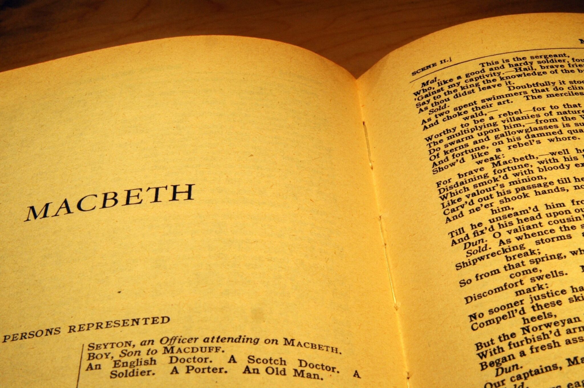 First Folio: Το «βανδαλισμένο αριστούργημα» 400 ετών του Σαίξπηρ αφηγείται την ιστορία του