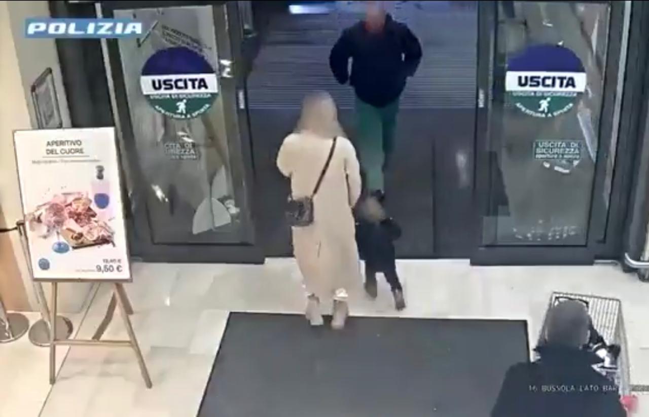 Ιταλία: Σκηνές πανικού σε σούπερ μάρκετ – Άνδρας προσπάθησε να αρπάξει παιδί από τη μητέρα του (Βίντεο)