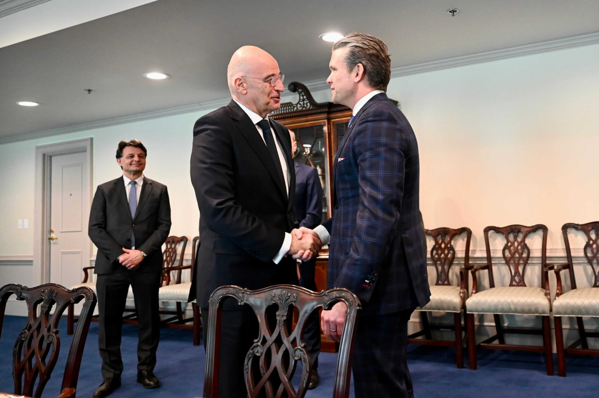 Επίσκεψη Δένδια στην Ουάσιγκτον: Τα εξοπλιστικά που συζητούν Ελλάδα-ΗΠΑ πέρα από τα F-35 και η πρόσκληση στον Πιτ Χέγκσεθ