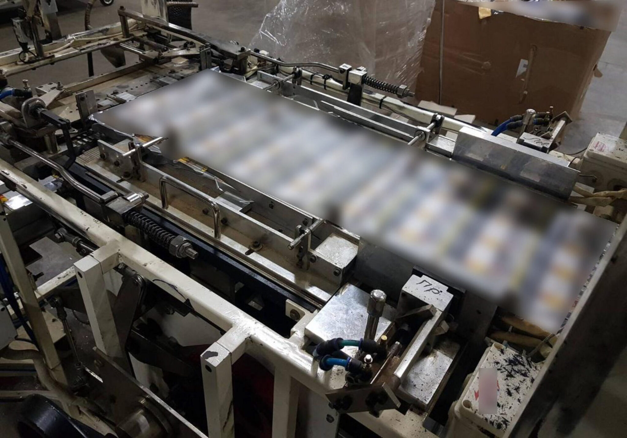 Οι διάλογοι που «καίνε» τους τσιγαράδες: «Πες στον καραμέλα να πάει να μου φέρει πακιστάνικες»