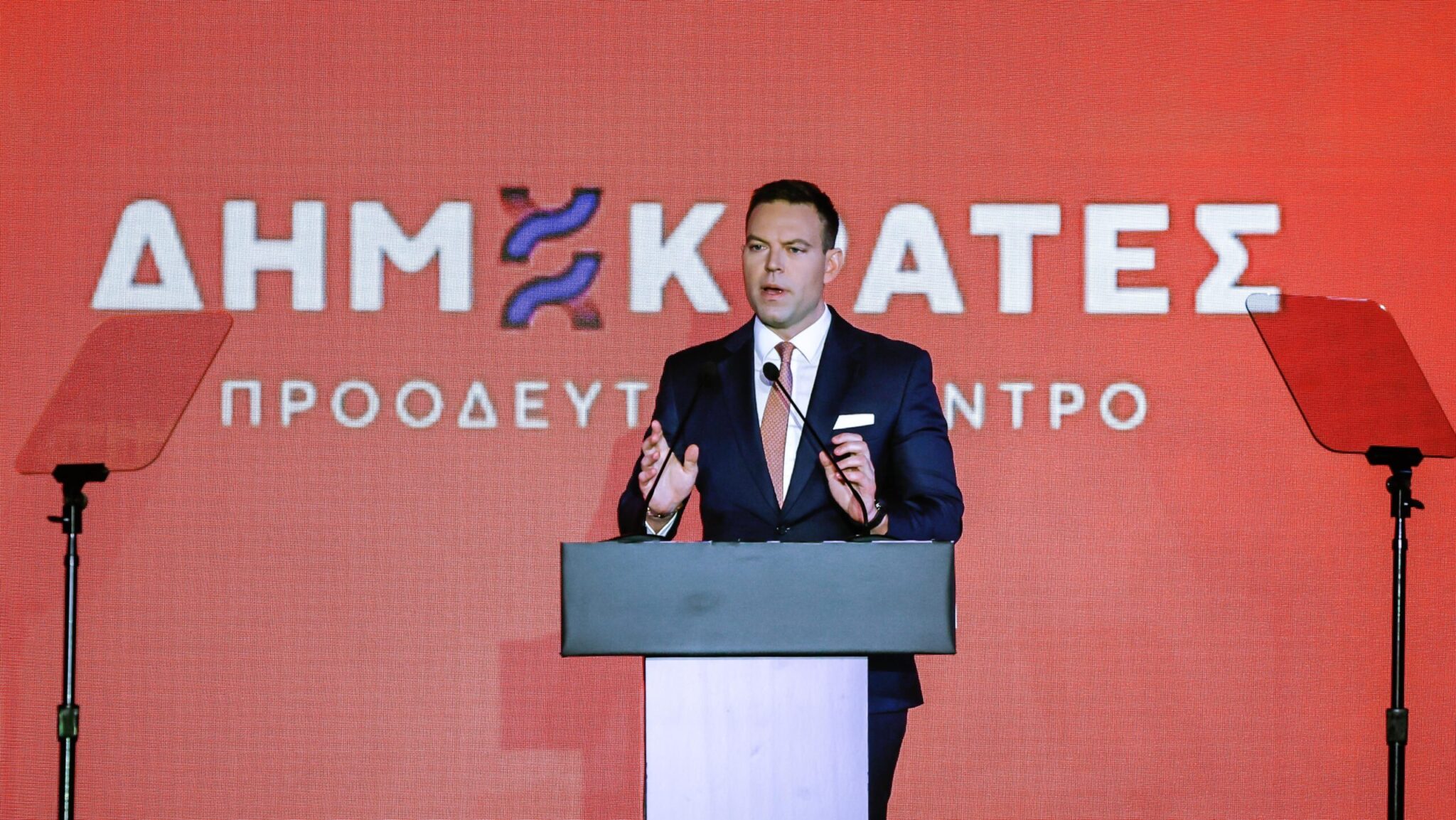 Στέφανος Κασσελάκης: «Με ποσοστό 71,8%, ενέκριναν τα μέλη τη νέα ονομασία του κόμματός μας σε “Δημοκράτες- Προοδευτικό Κέντρο”» (βίντεο)