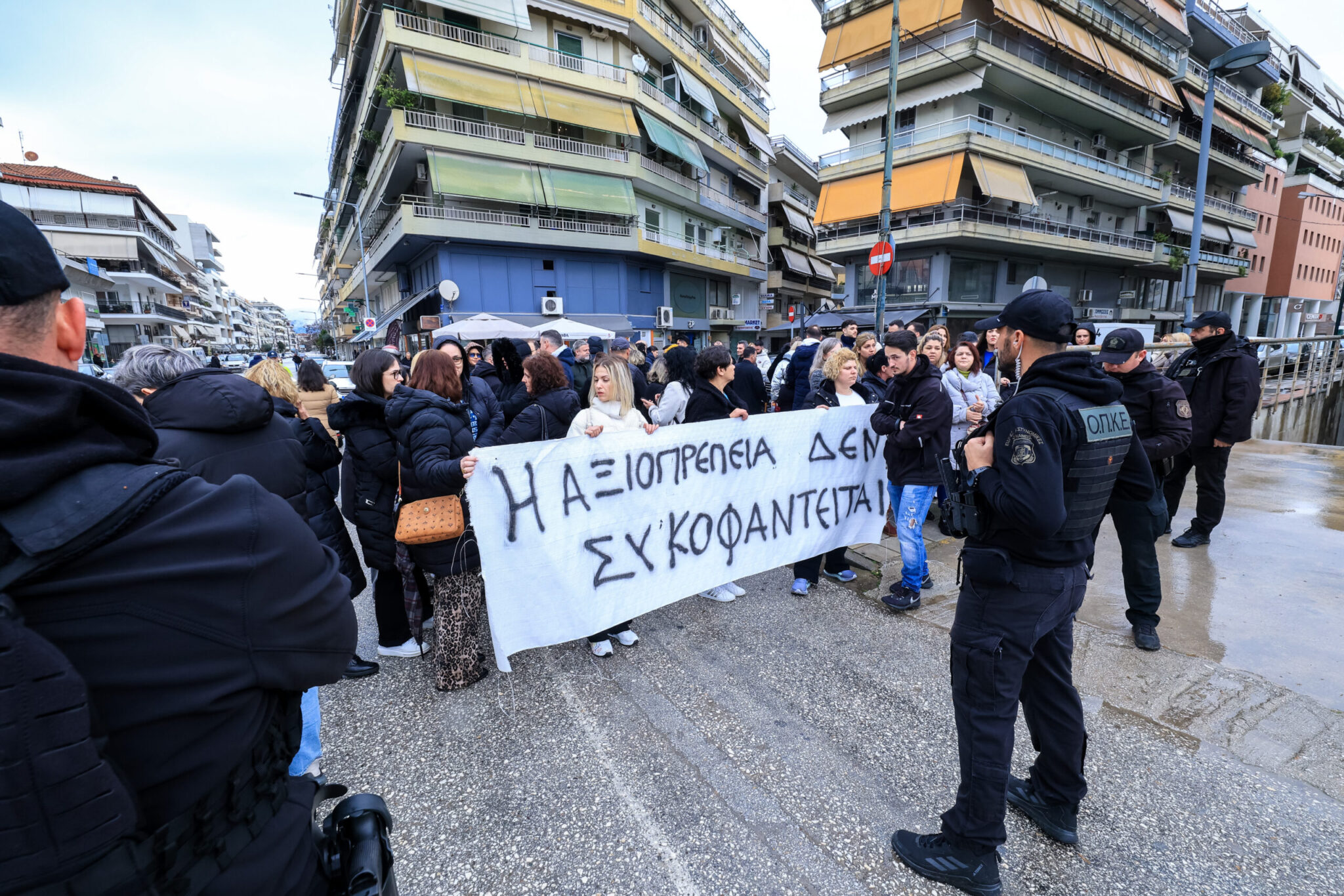 Ξεσπά ο γιος θύματος της «Βιολάντα»: «Ο τόπος είναι μικρός, τα μάτια τους θα συναντηθούν με των οικογενειών των θυμάτων»